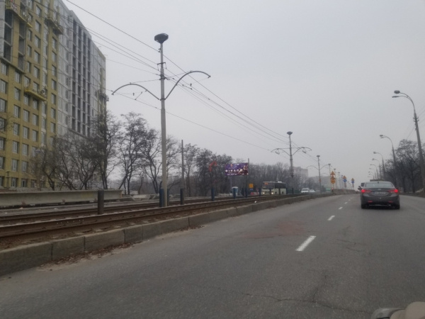 Щит 6x3,  просп. Комарова, 19, в напр. Окружной дороги (напротив ЖК "Сучасний Квартал")